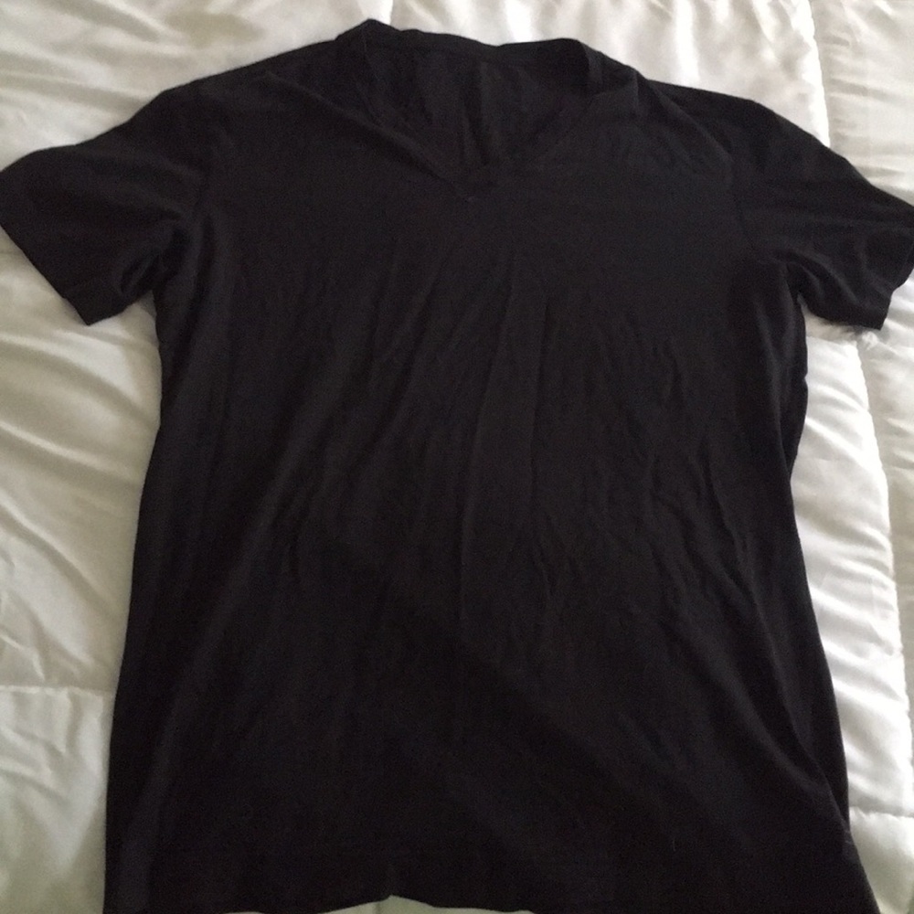 Lululemon Men’s V-neck t-shirt